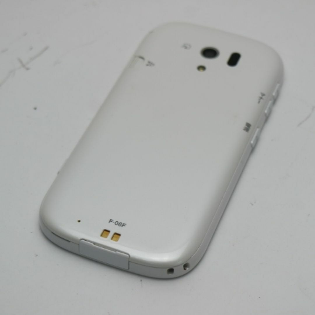 富士通(フジツウ)の新品同様 F-06F らくらくスマートフォン3 ホワイト  M888 スマホ/家電/カメラのスマートフォン/携帯電話(スマートフォン本体)の商品写真