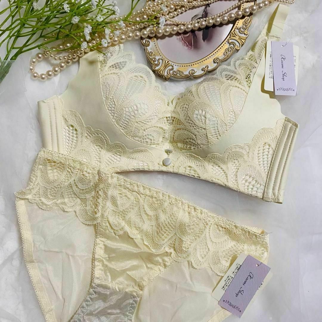 ノンワイヤー ブラジャーショーツセット ホワイト　美胸 下着　脇高　盛れる XL レディースの下着/アンダーウェア(ブラ&ショーツセット)の商品写真