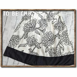 トゥービーシック(TO BE CHIC)のトゥービーシック　プリントスカート　白(ひざ丈スカート)