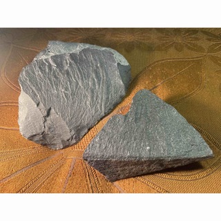 【神秘の音色】サヌカイト原石 （音組234）天然石　パワーストーン　楽器　鉱石(置物)