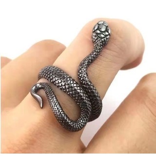 【フリーサイズ】蛇リング　ブラック　高見え　海外　指輪　ユニセックス(リング(指輪))