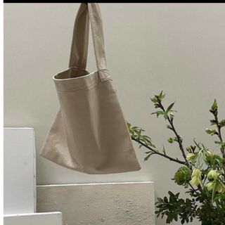 アギュー(ARGUE)のargue   SQUARE DAY BAG/CREAM(ハンドバッグ)