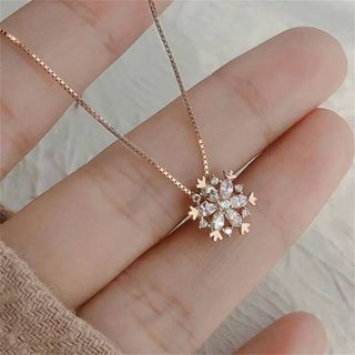 レディース 雪 結晶 ネックレス チェーン ゴールド 冬 スノーフレーク 雪片(ネックレス)