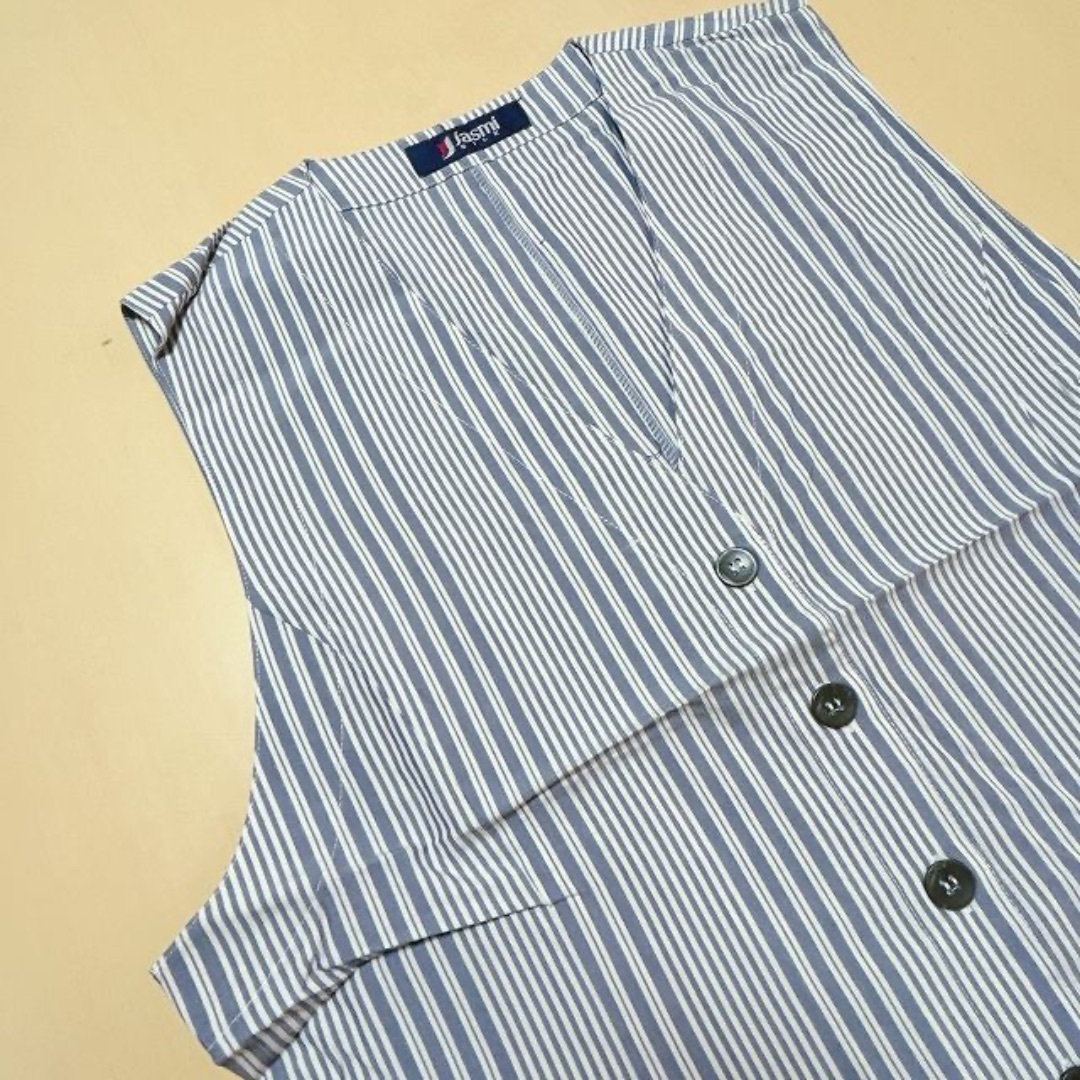 レディースベスト　Jasmi Silk ジャスミシルク　新品　Fサイズ絹100% レディースのトップス(ベスト/ジレ)の商品写真