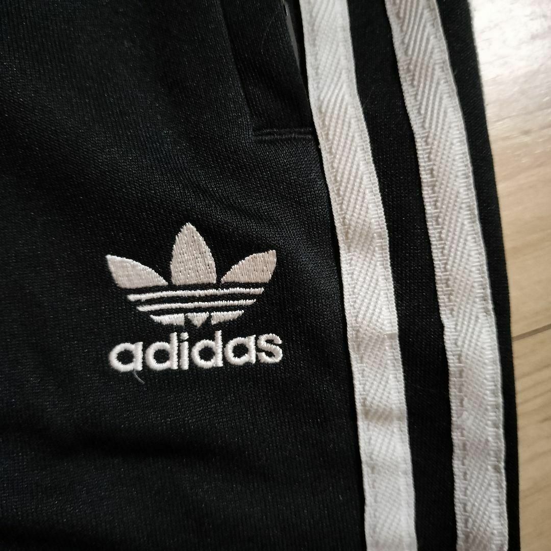 Originals（adidas）(オリジナルス)のadidas 黒 スーパースター トラックパンツ 男性L アディダス ジャージ メンズのパンツ(その他)の商品写真