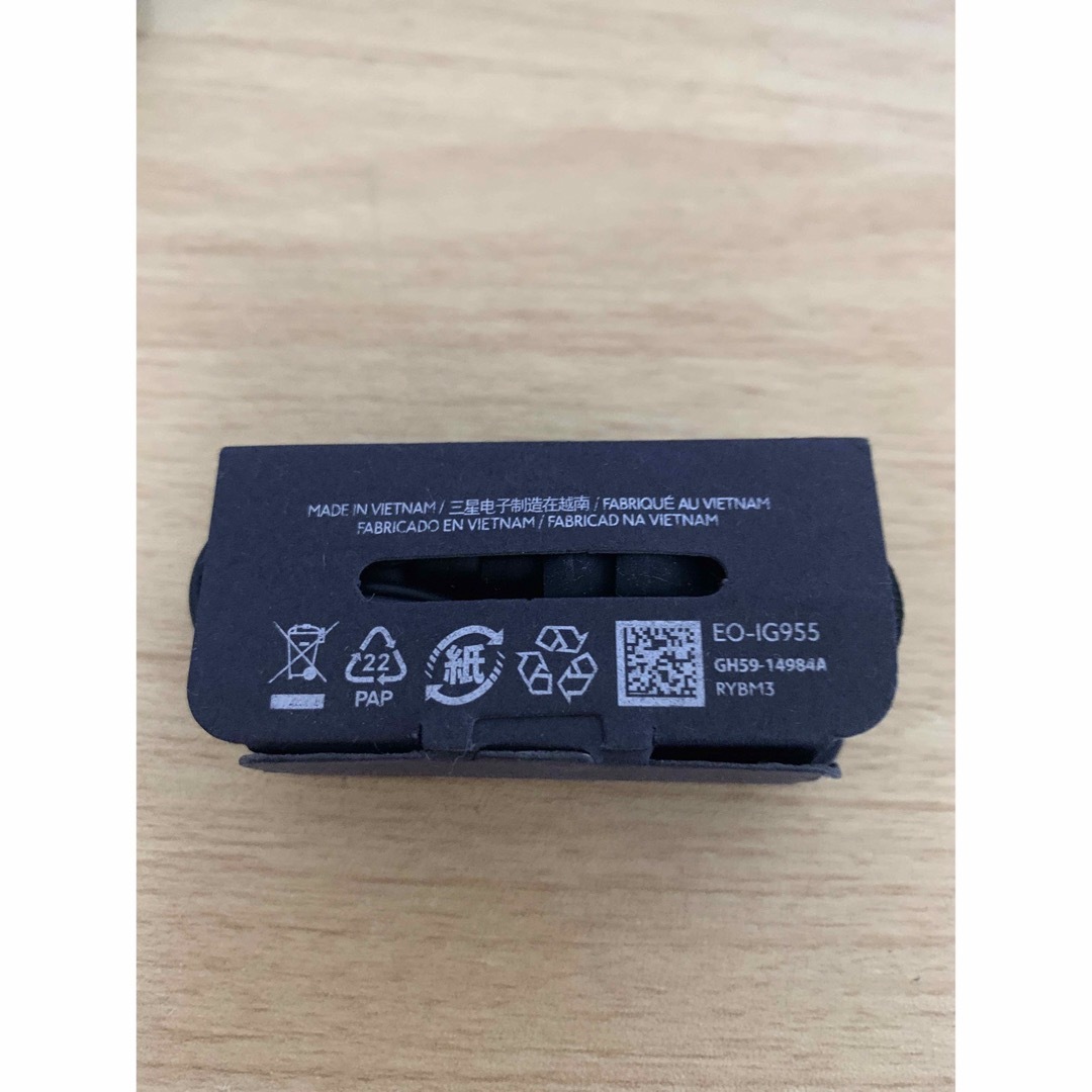 Galaxy AKGイヤホン　SAMSUNG ブラック スマホ/家電/カメラのオーディオ機器(ヘッドフォン/イヤフォン)の商品写真