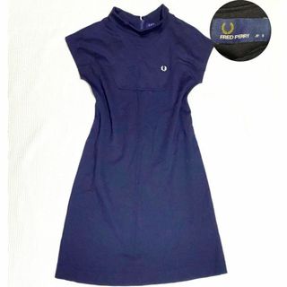 フレッドペリー(FRED PERRY)の【美品】FRED PERRY Roll Neck Dress 襟付き　ネイビー(ひざ丈ワンピース)