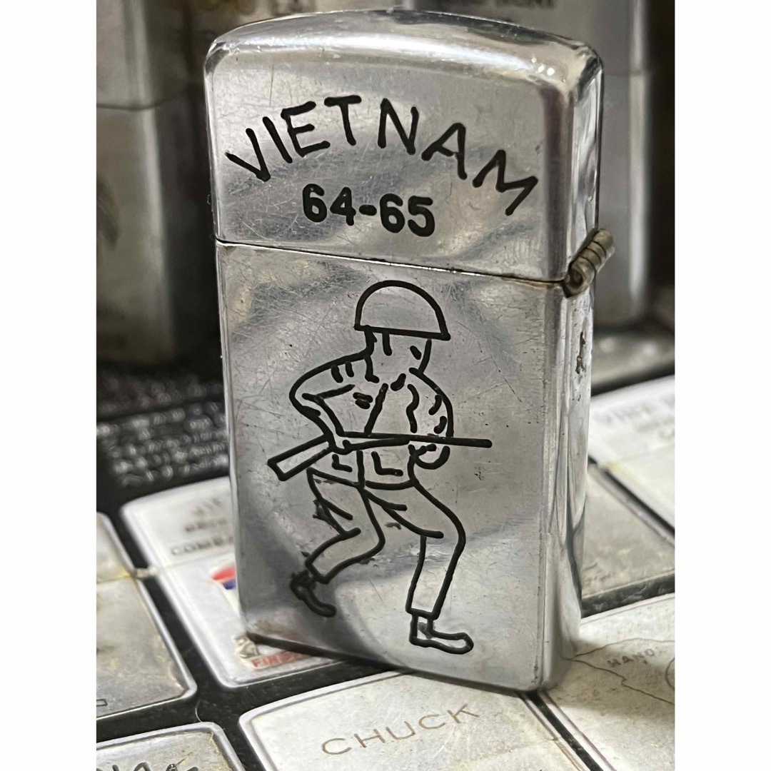 ZIPPO(ジッポー)の【ベトナムZIPPO】本物 1964年製ベトナムジッポー「兵士」スリム メンズのファッション小物(タバコグッズ)の商品写真