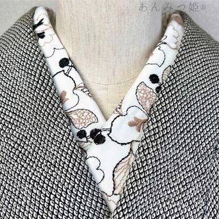 綿の刺繍半襟 黒とベージュのお花(和装小物)