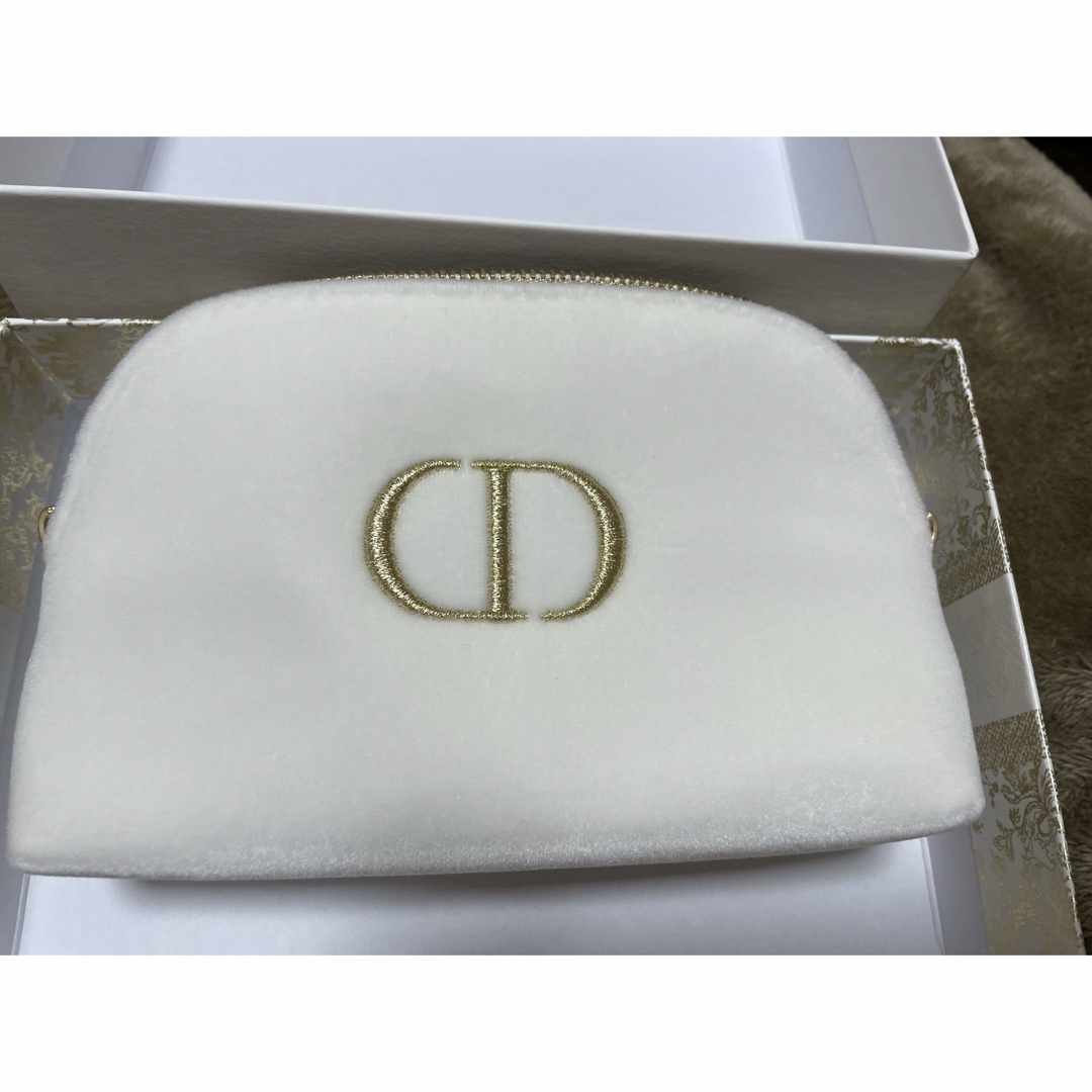 Christian Dior(クリスチャンディオール)の新品　DIOR ノベルティポーチ レディースのファッション小物(ポーチ)の商品写真