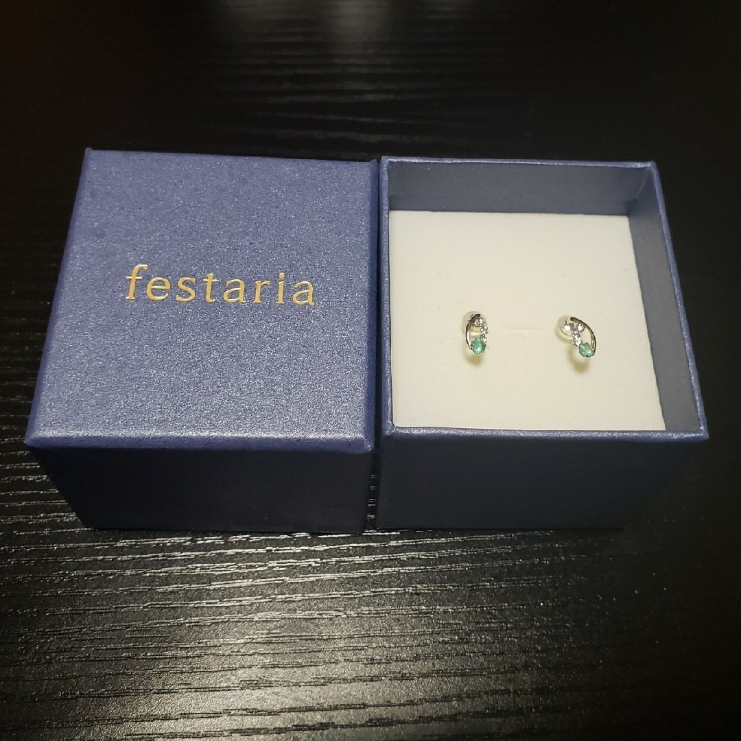 festaria bijou SOPHIA(フェスタリアビジュソフィア)のfestaria 誕生石 5月 エメラルド K10WG ピアス 最終値下げ レディースのアクセサリー(ピアス)の商品写真