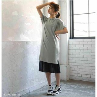 ユメテンボウ(夢展望)の新品 春夏 ロングＴシャツワンピ×裾プリーツタンクワンピース 2点 グレー×黒色(セット/コーデ)