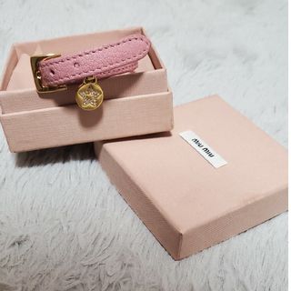 miumiu - miumiu　ピンクレザーブレスレット　箱、袋つき。