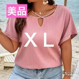 【美品】ＸＬ　キーホールネック　パール　ピンク　ストライプ柄　キレイめ　韓国(Tシャツ(半袖/袖なし))