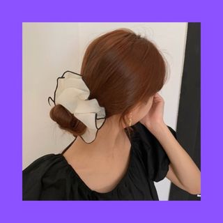 シュシュ　白　黒　ヘアアクセサリー　髪留め　ヘアゴム　レディース　(ヘアゴム/シュシュ)