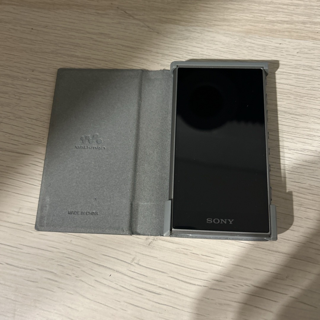 SONY ウォークマン Aシリーズ NW-A105(G) スマホ/家電/カメラのオーディオ機器(ポータブルプレーヤー)の商品写真