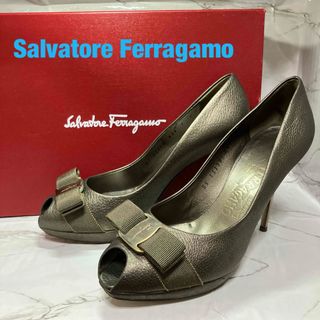 サルヴァトーレフェラガモ(Salvatore Ferragamo)のSalvatore Ferragamo 美品フェラガモ.ヴァラ.リボンパンプス(ハイヒール/パンプス)