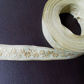 インド刺繍リボン　クリーム×ゴールド　1メートル　ハンドメイド　インドリボン