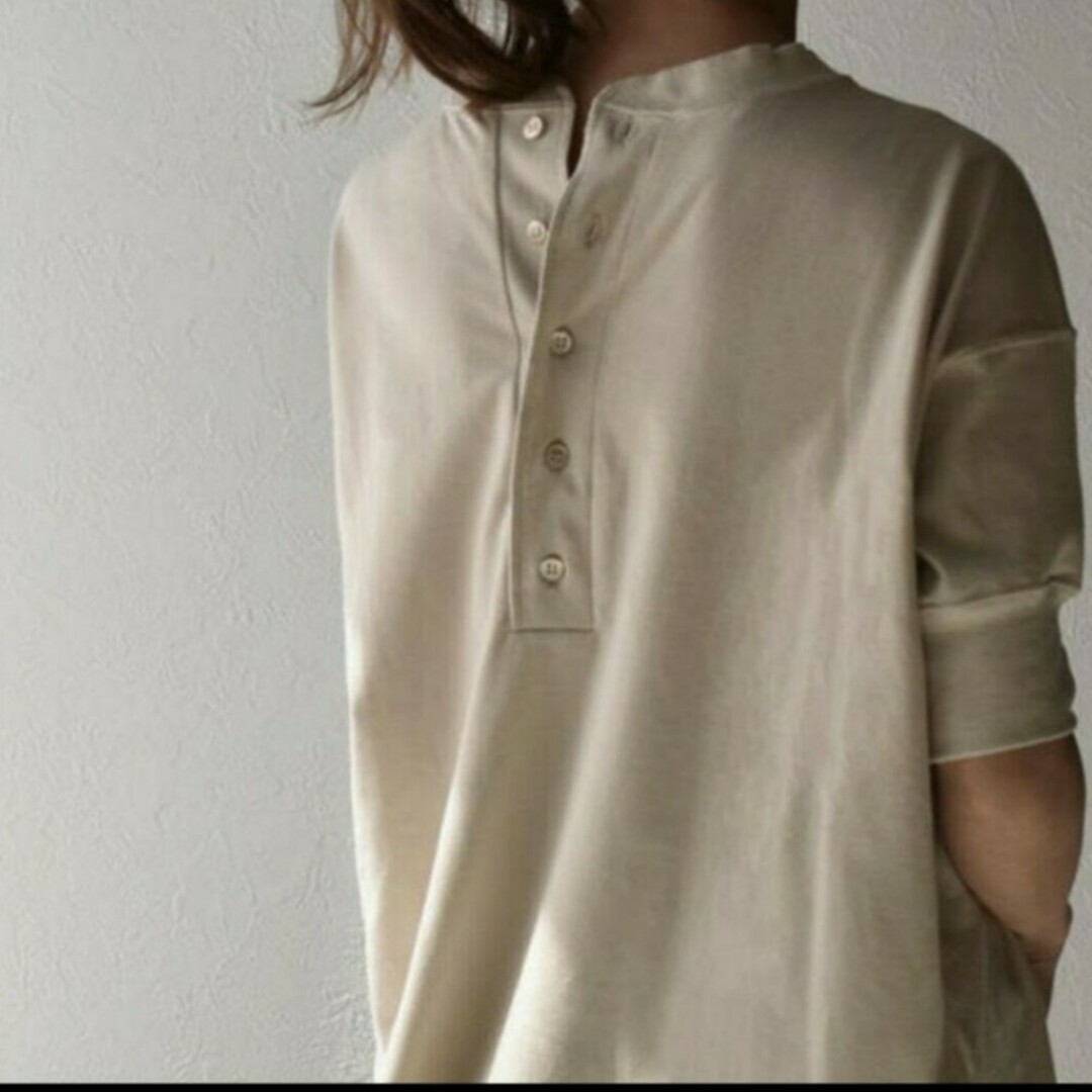 Lavish Gate  バックヘンリーネックTシャツ レディースのトップス(Tシャツ(半袖/袖なし))の商品写真