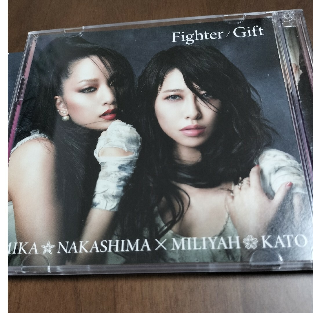 中島美嘉✕加藤ミリヤ 「Fighter／Gift（初回生産限定盤）」 エンタメ/ホビーのCD(ポップス/ロック(邦楽))の商品写真