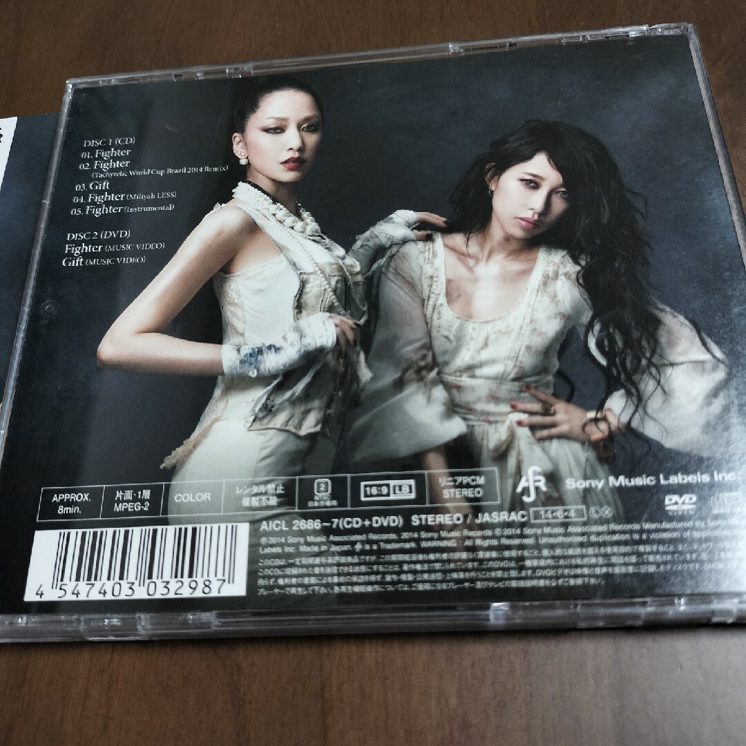 中島美嘉✕加藤ミリヤ 「Fighter／Gift（初回生産限定盤）」 エンタメ/ホビーのCD(ポップス/ロック(邦楽))の商品写真