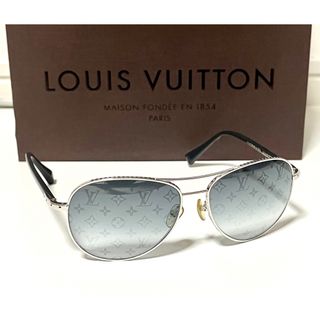 ルイヴィトン(LOUIS VUITTON)の✨美品⚜️LOUIS VUITTON⚜️サングラス LV モノグラム(サングラス/メガネ)