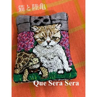 猫　陸亀　刺繍　ブローチ