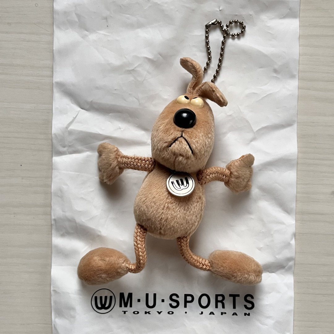 M・Uスポーツ(エムユースポーツ)のM・U・SPORTS MUスポーツ　犬のぬいぐるみ　茶色　ミエコ・ウエサコ エンタメ/ホビーのおもちゃ/ぬいぐるみ(キャラクターグッズ)の商品写真