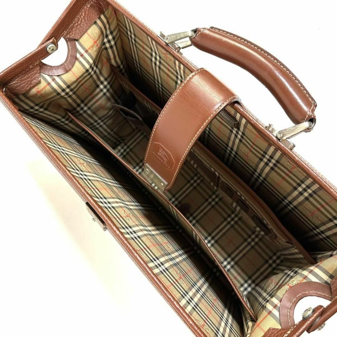 BURBERRY(バーバリー)の【希少品】BURBERRY レザーダレスバッグ ノバチェック ブラウン カデナ付 メンズのバッグ(ビジネスバッグ)の商品写真