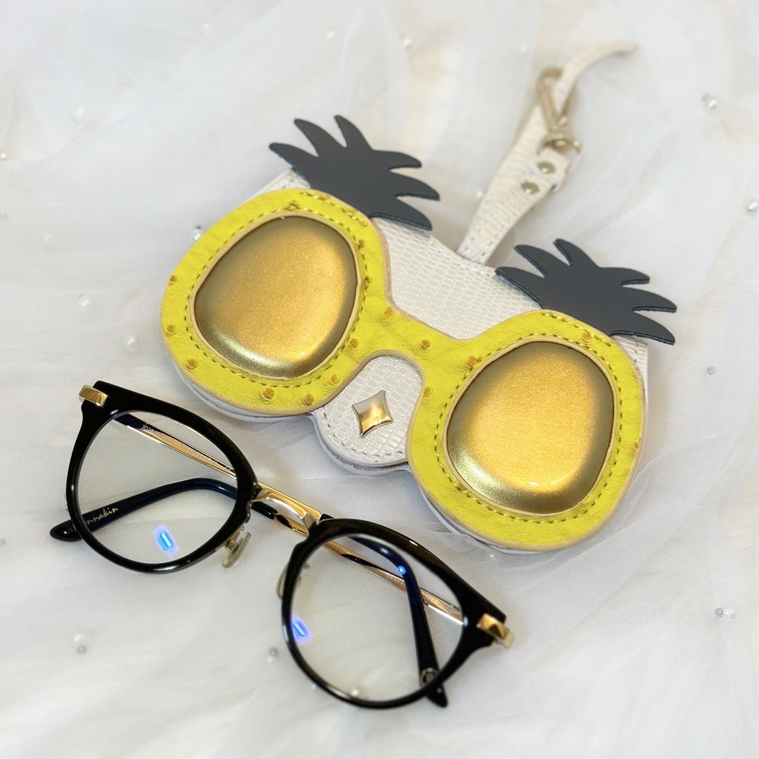 Mila Owen(ミラオーウェン)の【新品】メガネケース サングラスケース 眼鏡カバー　キラキラスター レディースのファッション小物(サングラス/メガネ)の商品写真
