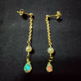 ハンドメイド　天然石ピアス　揺れる(ピアス)