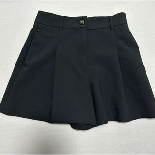 ザラ(ZARA)のzara ハイライズプリーツショートパンツ(ショートパンツ)