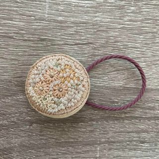 刺繍 ヘアゴム 髪ゴム ビーズ ハンドメイド 花柄 手作り 可愛い 優しい色合い(ヘアアクセサリー)