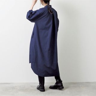 ナル(NARU)の美品 NARUナル 60Sローンふんわり仕上げ シャツワンピース ブラウス 羽織(ロングワンピース/マキシワンピース)