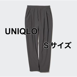 ユニクロ(UNIQLO)のUNIQLO ナイロンウルトラストレッチテーパードパンツ グレー S(カジュアルパンツ)