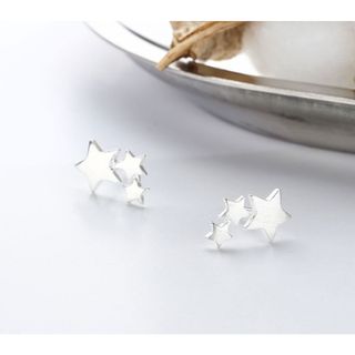 【夏に大人気】スターピアス 三ツ星 星 ピアス アクセサリー シルバー(ピアス)