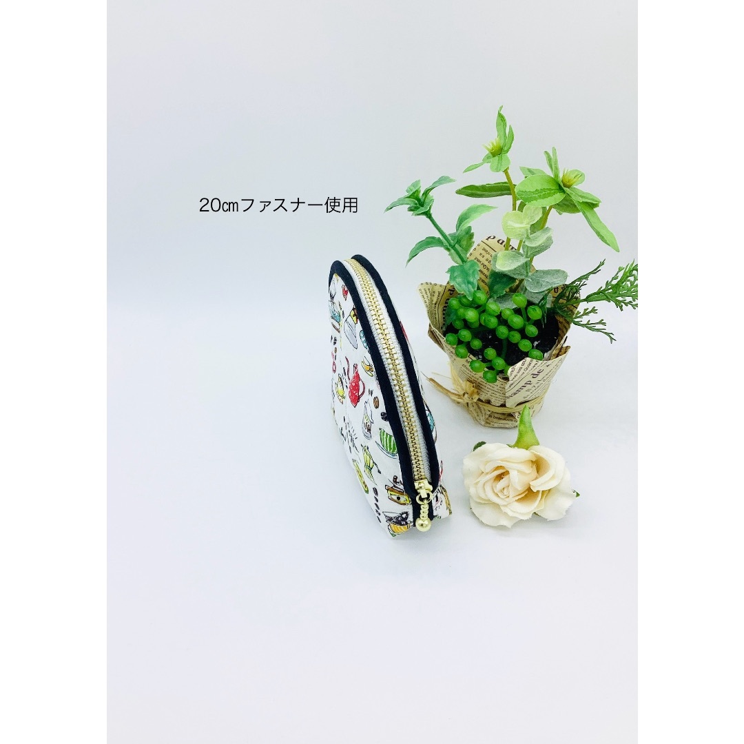 ハーフラウンド型ポーチ☆カフェ&ドット柄（ブラック） ハンドメイドのファッション小物(ポーチ)の商品写真