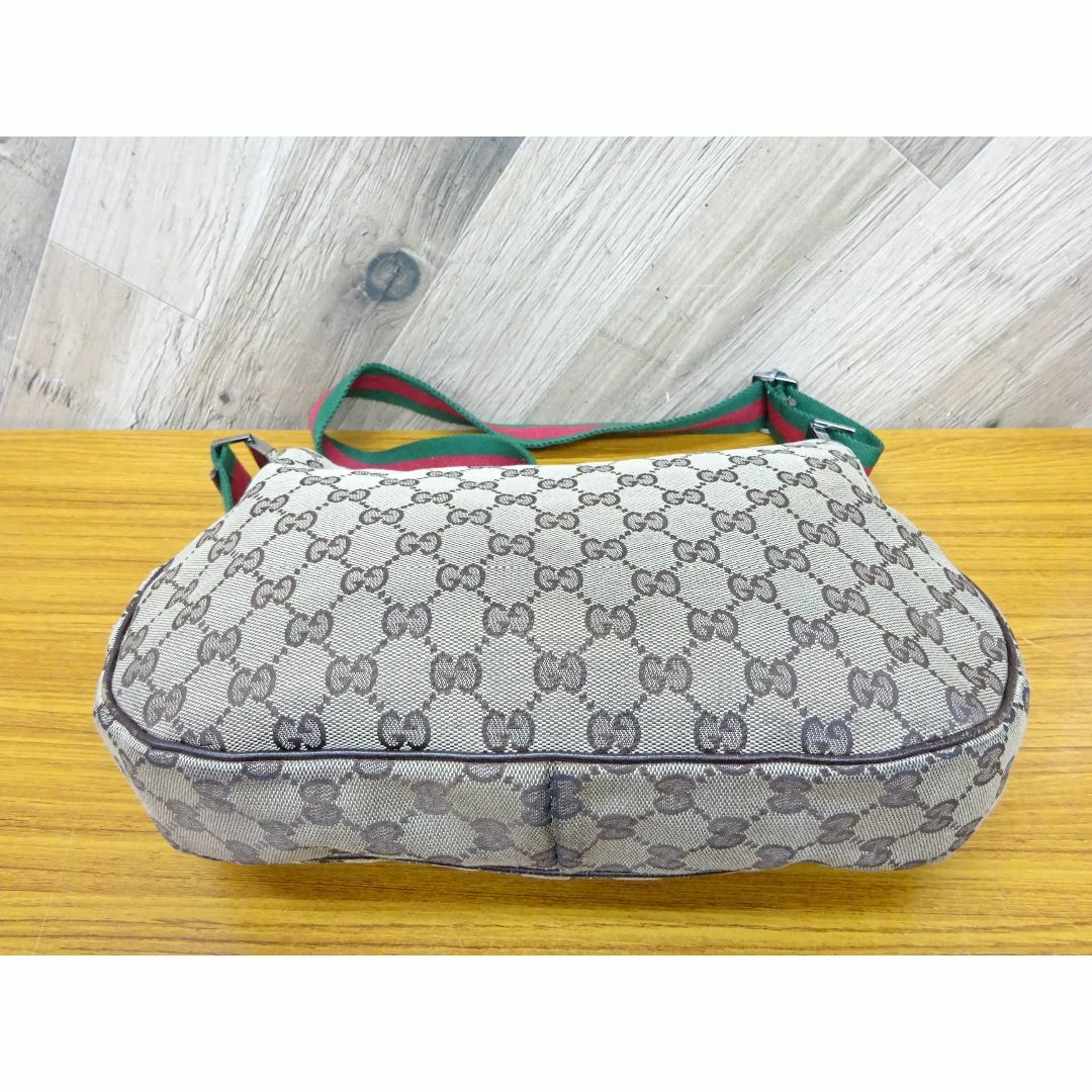 Gucci(グッチ)のK奈152/ グッチ GGキャンバス レザー ショルダーバッグ  レディースのバッグ(ショルダーバッグ)の商品写真