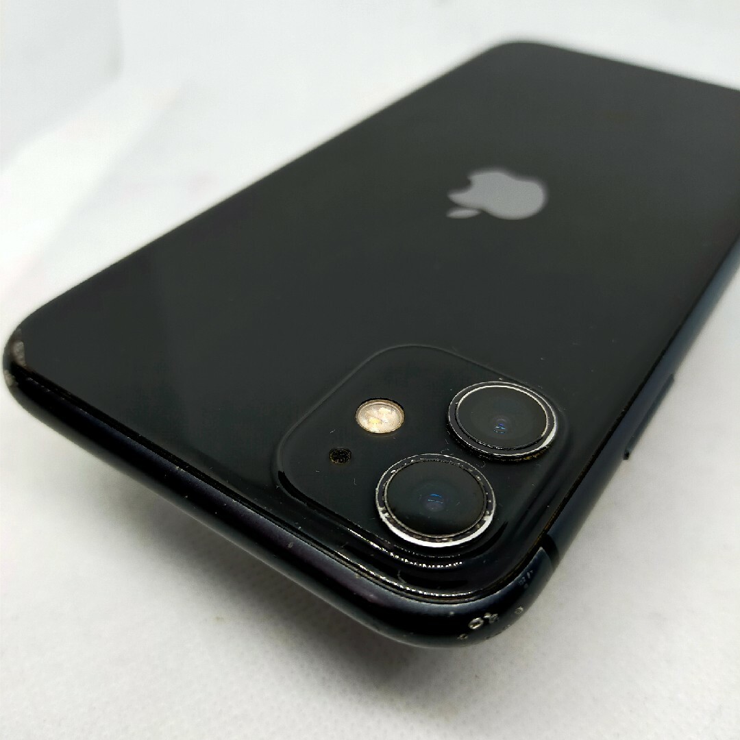iPhone(アイフォーン)の【初期化済】iPhone 11 ブラック 64 GB au スマホ/家電/カメラのスマートフォン/携帯電話(携帯電話本体)の商品写真