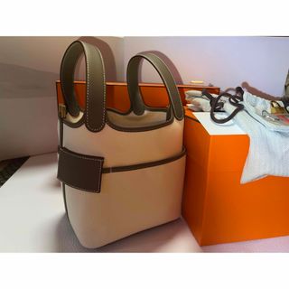 エルメス(Hermes)のエルメス☆ピコタンカーゴポケット☆エトゥープ×ナタ☆B刻(ハンドバッグ)