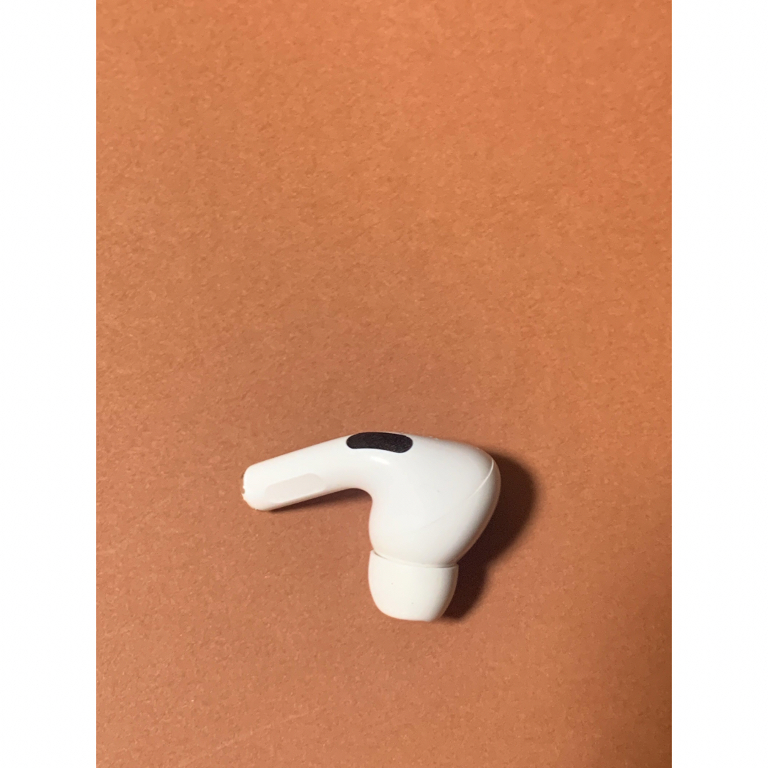 Apple(アップル)のAirPods Pro 第1世代 右耳のみ( A2083) スマホ/家電/カメラのオーディオ機器(ヘッドフォン/イヤフォン)の商品写真