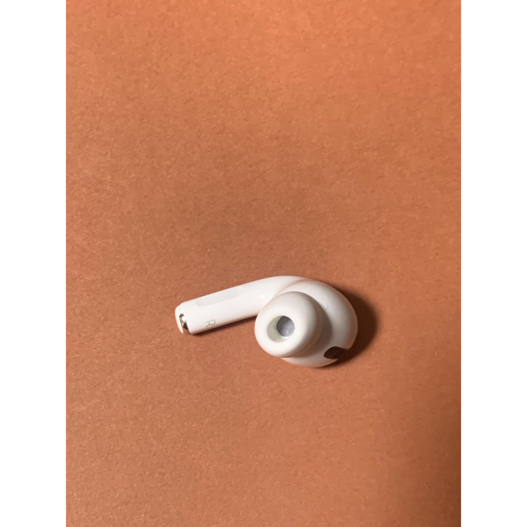 Apple(アップル)のAirPods Pro 第1世代 右耳のみ( A2083) スマホ/家電/カメラのオーディオ機器(ヘッドフォン/イヤフォン)の商品写真