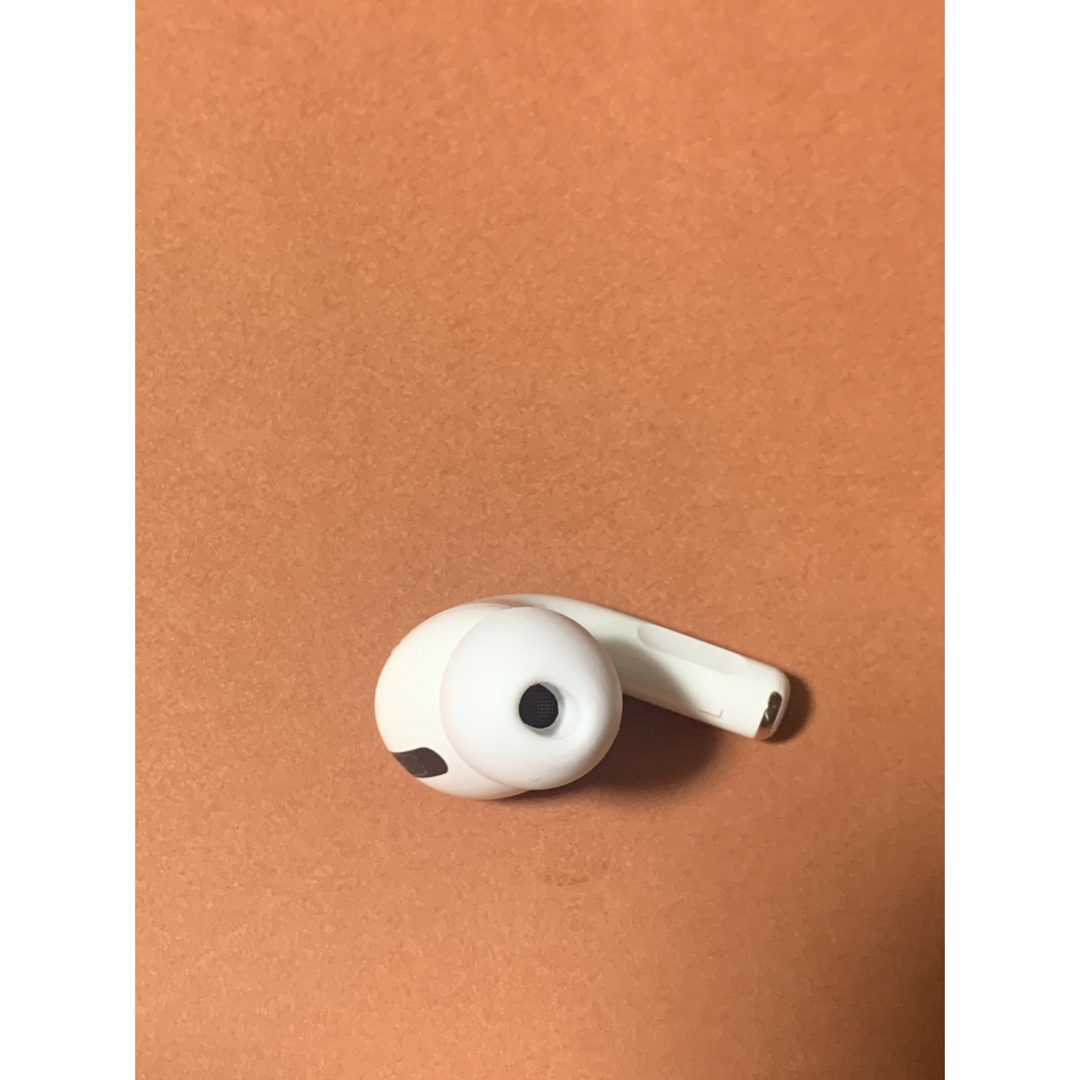 Apple(アップル)のAirPods Pro MWP22J/A (左耳 A2084） スマホ/家電/カメラのオーディオ機器(ヘッドフォン/イヤフォン)の商品写真