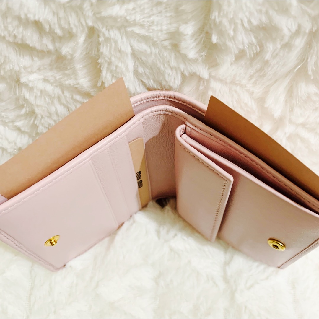 新品】MIUMIU ミュウミュウ 二つ折り財布 ドット ピンク 新品】MIUMIU ミュウミュウ 二つ折り財布 ドット ピンク