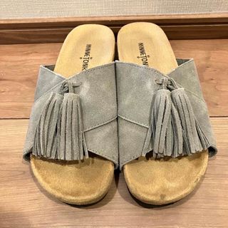 ミネトンカ(Minnetonka)の★ミネトンカ minnetonka タッセルフラットサンダル グレー★(サンダル)