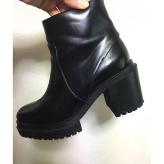 ザラ(ZARA)のZARA シャークソールブーツ(ブーツ)