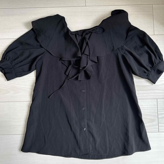 ジーユー(GU)のGU フリルブラウス　Sサイズ　ブラック(シャツ/ブラウス(半袖/袖なし))