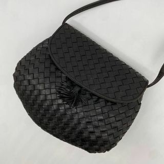 Bottega Veneta - 高級✨ボッテガべネタ　ショルダーバッグ　レザー　　イントレチャート　黒　斜め掛け