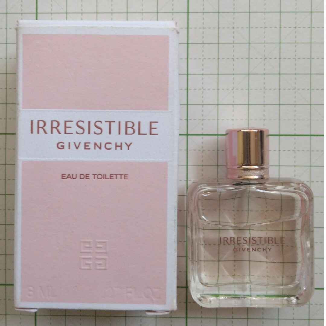 GIVENCHY(ジバンシィ)のジバンシィ　イレジスティブル　オードトワレ　8ml　ミニ　香水　GIVENCHY コスメ/美容の香水(香水(女性用))の商品写真