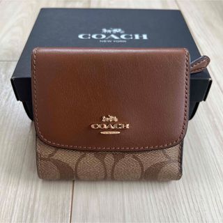 コーチ(COACH)の綺麗！COACH  コーチ　 シグネチャー柄 三つ折り財布 PVC ブラウン系(財布)